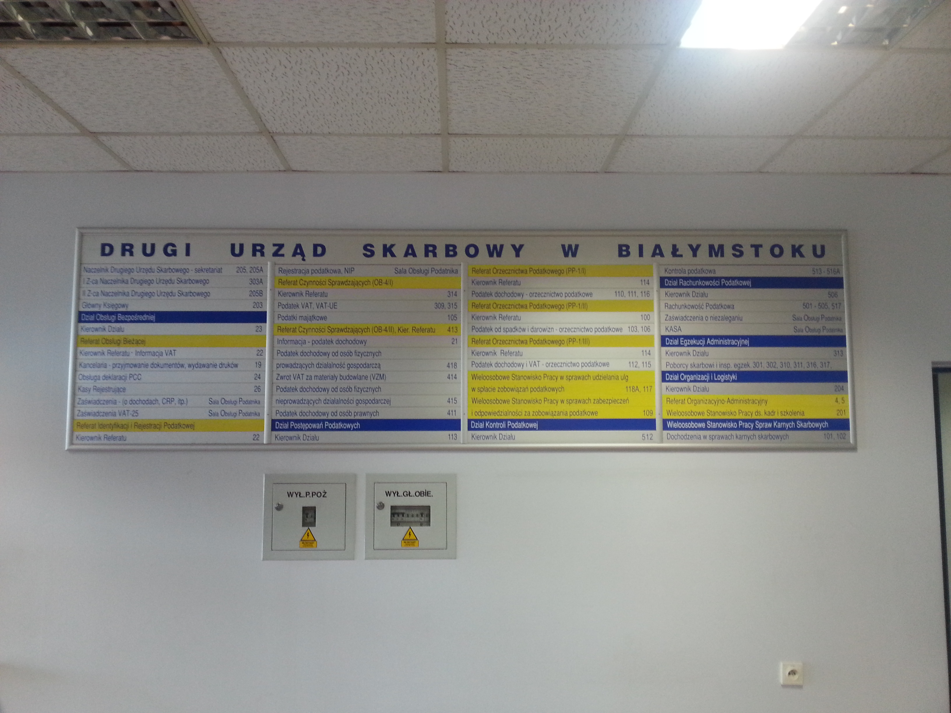 Tablica informacyjna w urzędzie skarbowym
