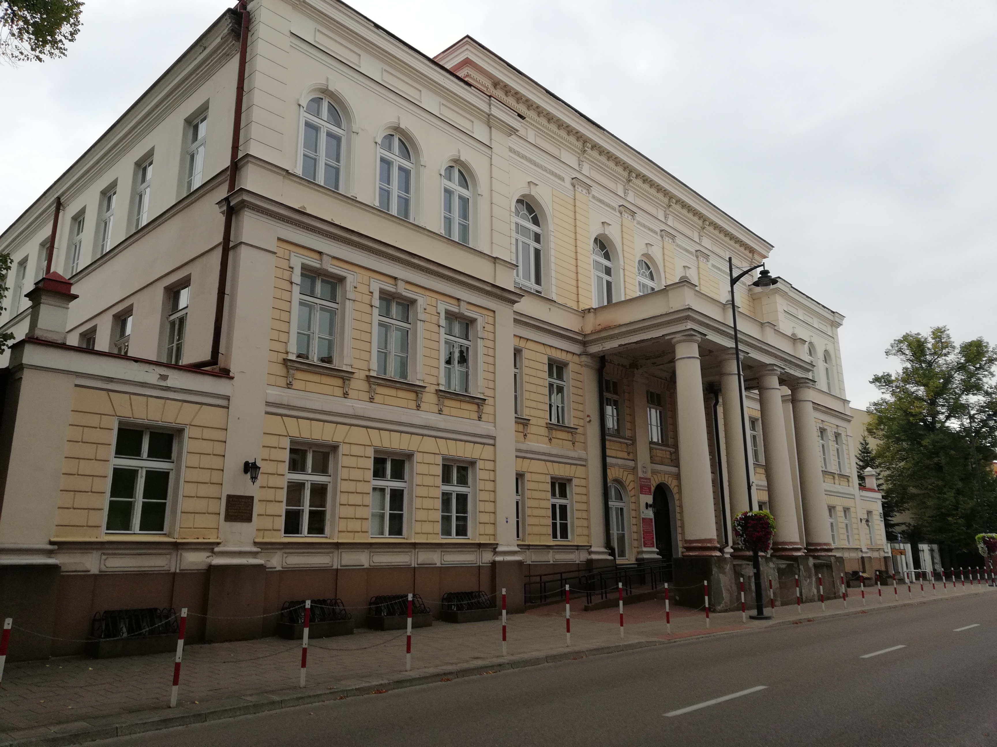Budynek wydziału ekonomii i finansów UwB