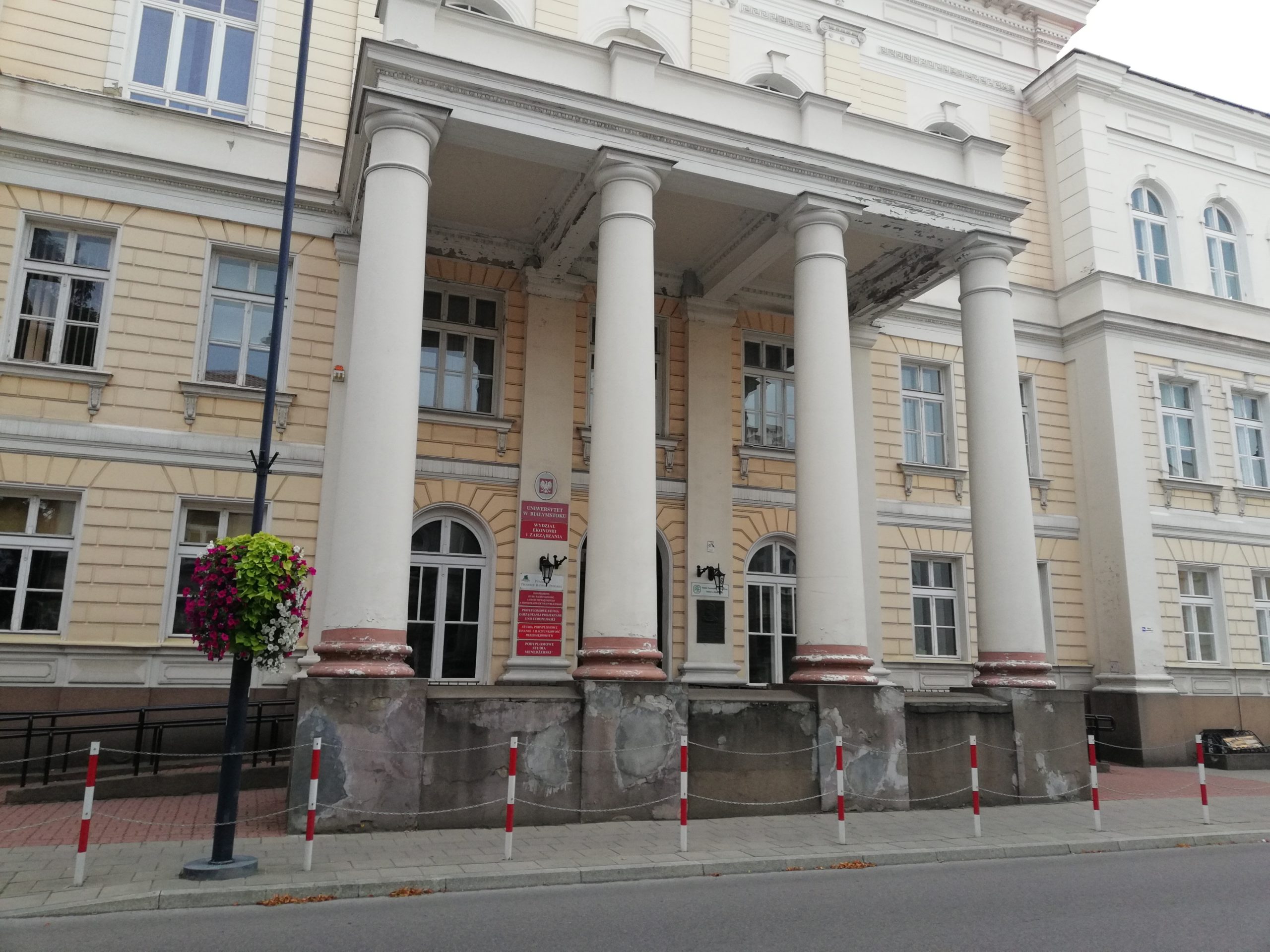Budynek wydziału ekonomii i finansów UwB