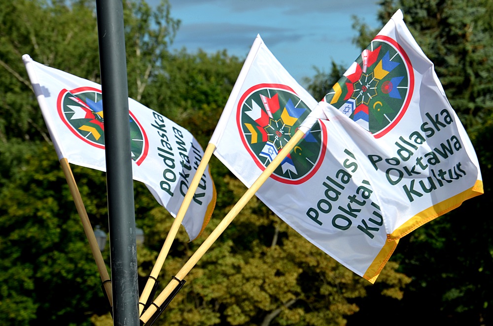 Flasgi z logo Podlaskiej Oktawy Kultur