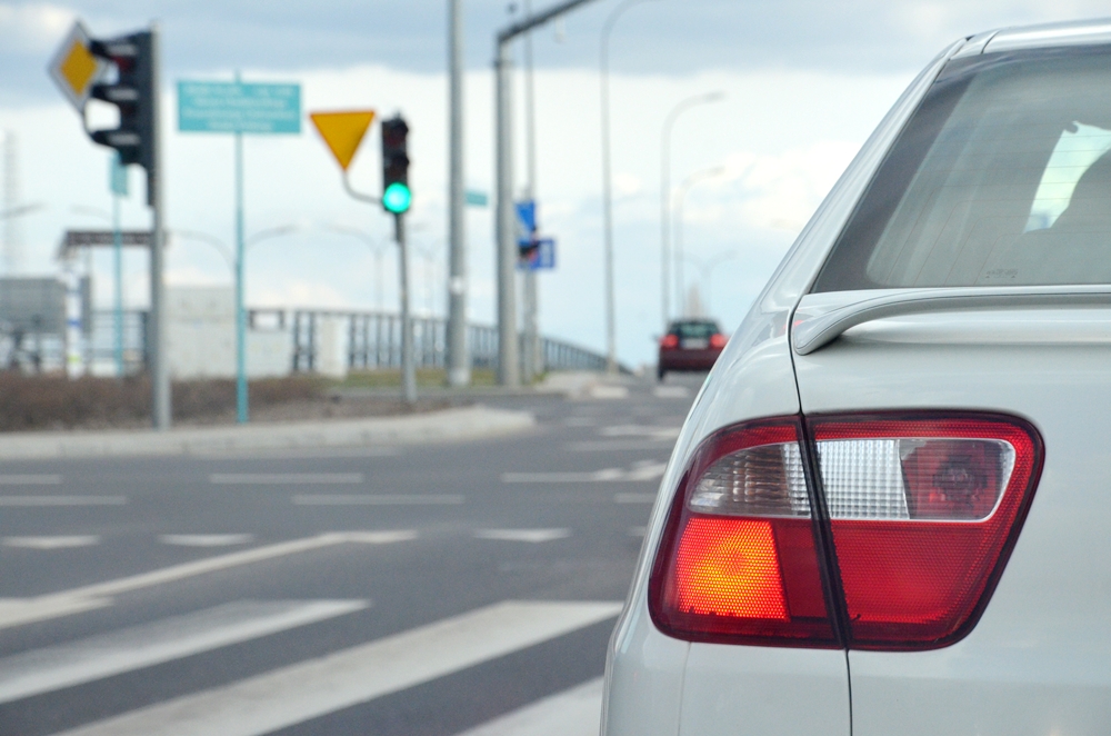 Auto na skrzyżowaniu
