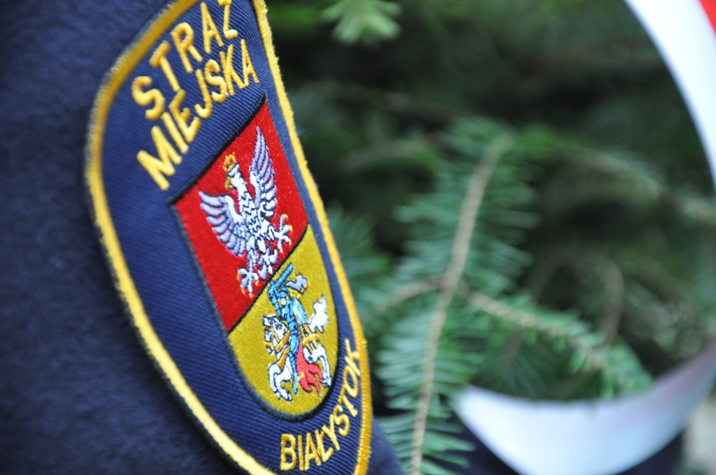 Naramiennik z naszywką straży miejskiej