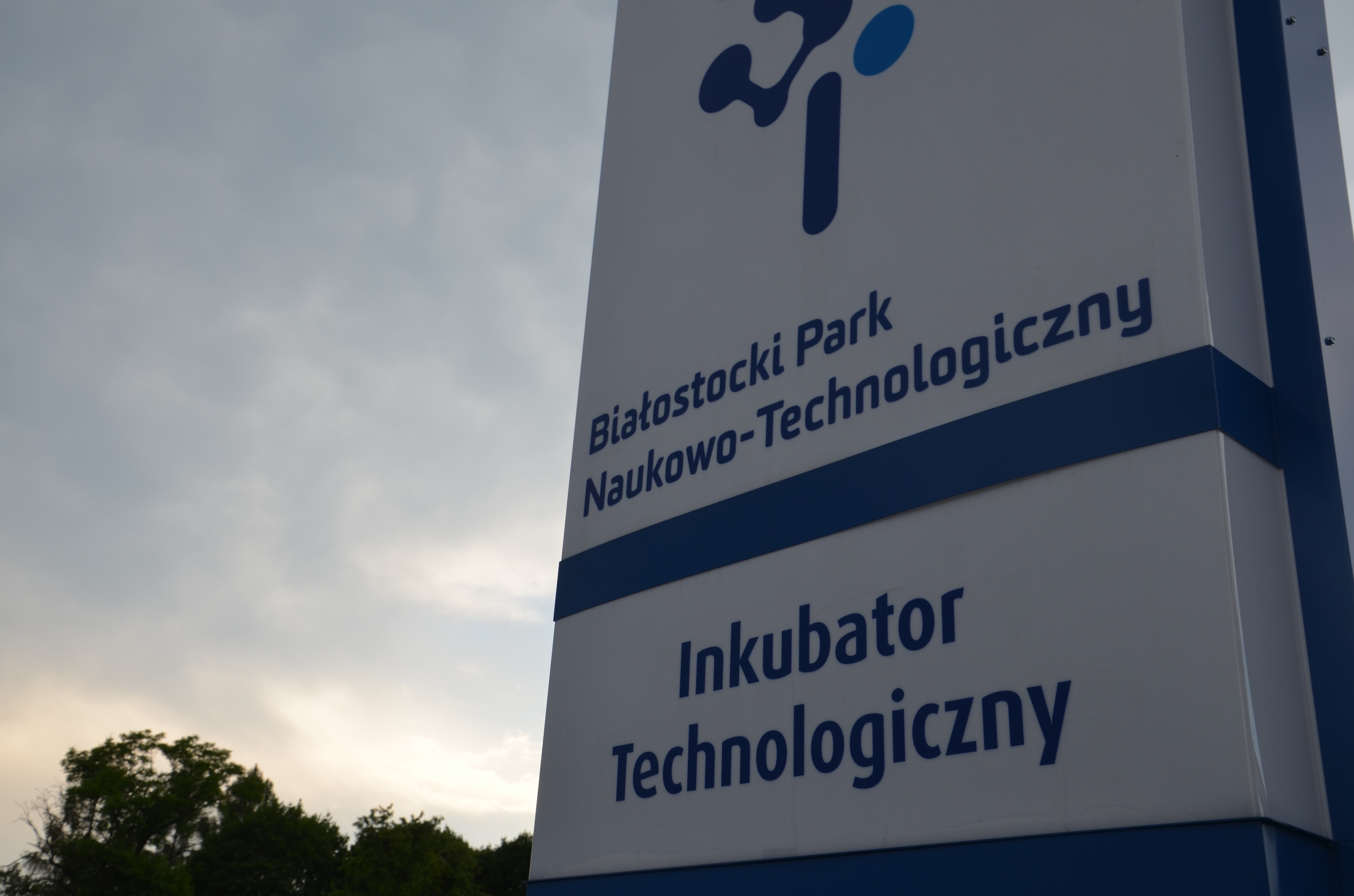 Tabliczka przy budynku BPNT