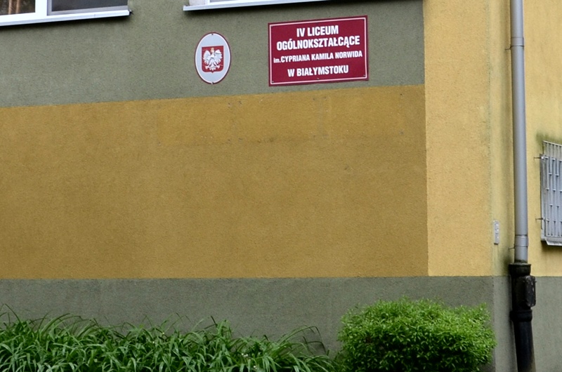 ściana budynku szkoły