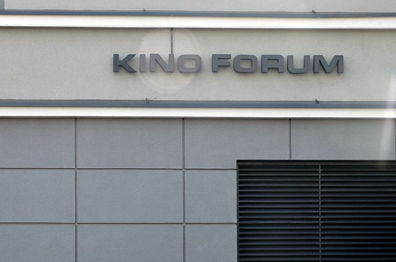 Napis kino Forum na budynku Białostockiego Ośrodka Kultury