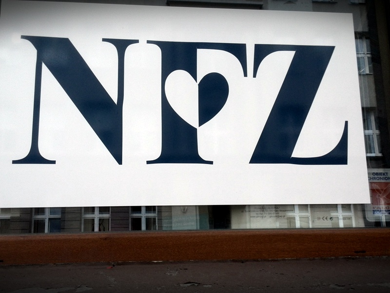 Tabliczka z napisem NFZ