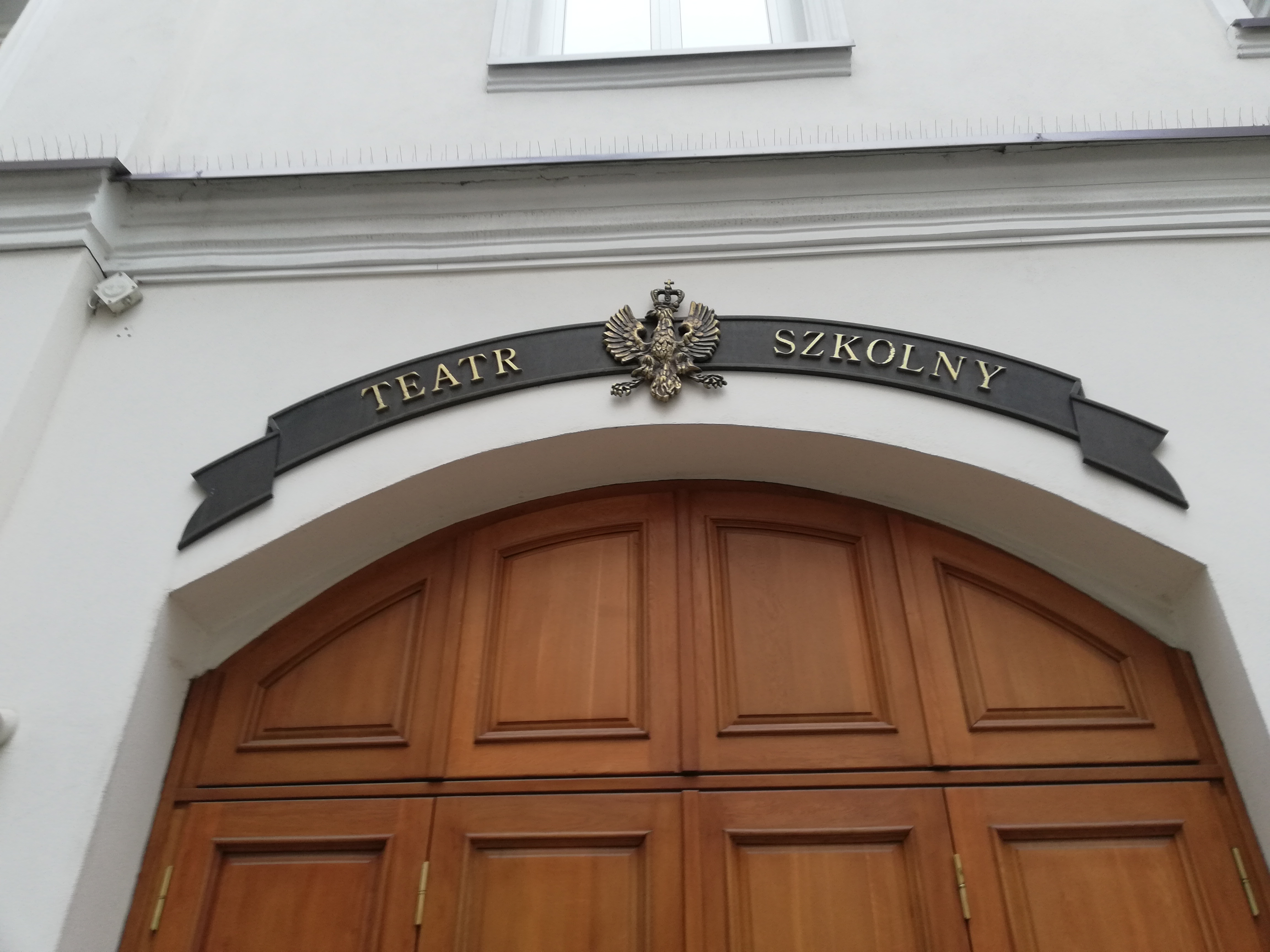 Drzwi wejściowe do akademii teatralnej