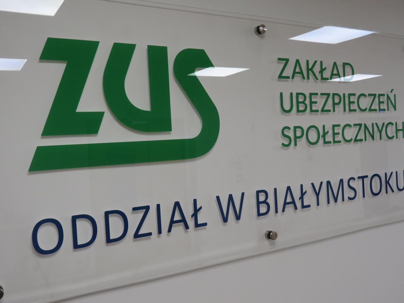 tablica informacyjna w białostockim oddziale ZUS