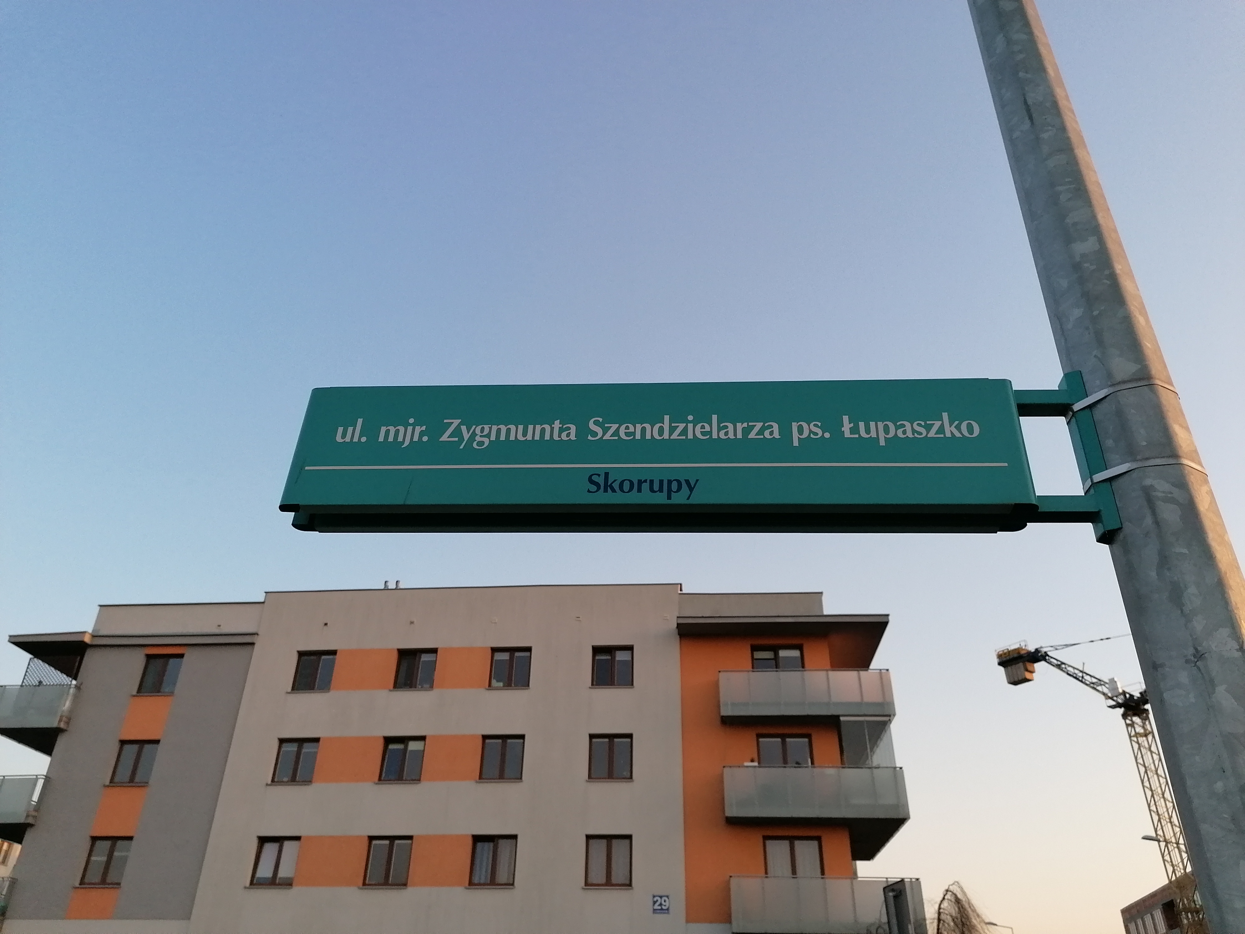 Tabliczka z napisem ul. mjr Zygmunta Szendzielarza ps. "Łupaszko"
