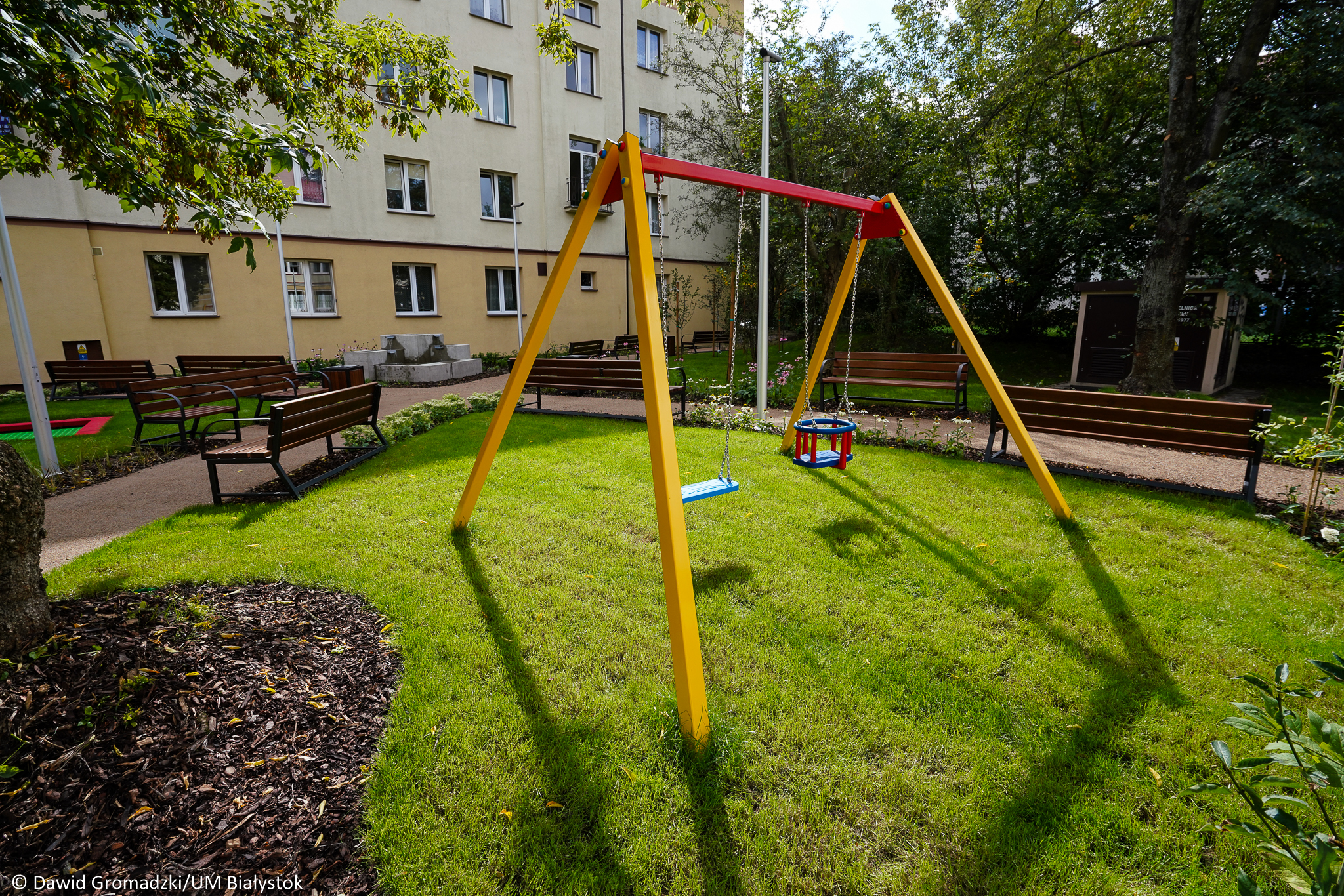 Huśtawka w parku kieszonkowym