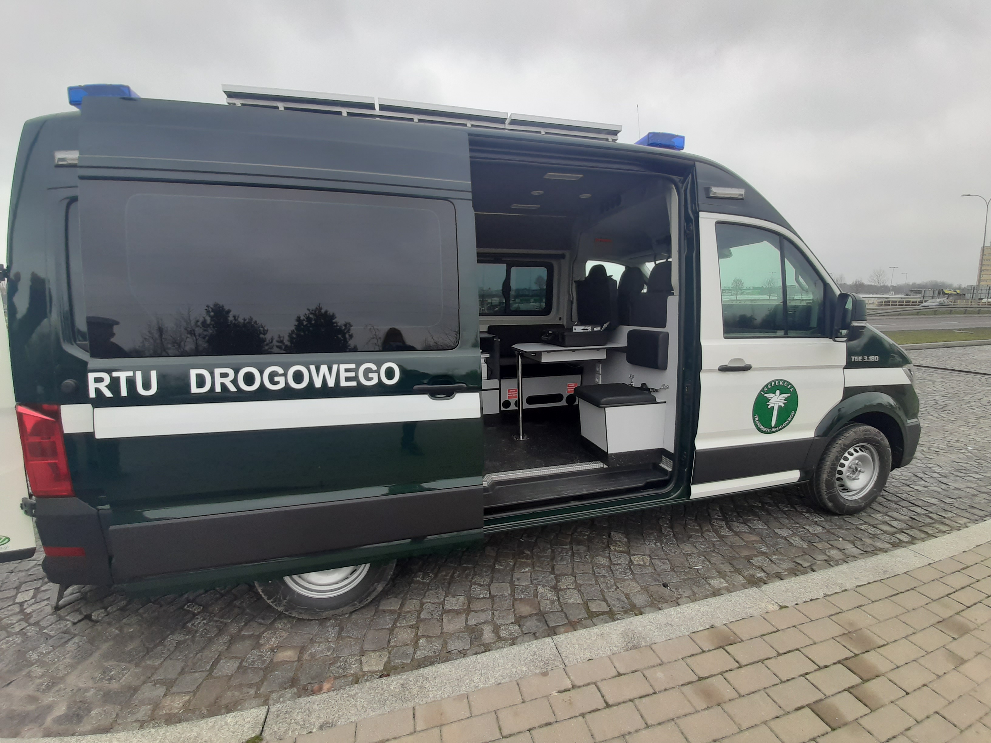 Nowy radiowóz Wojewódzkiego Inspektoratu Ruchu Drogowego