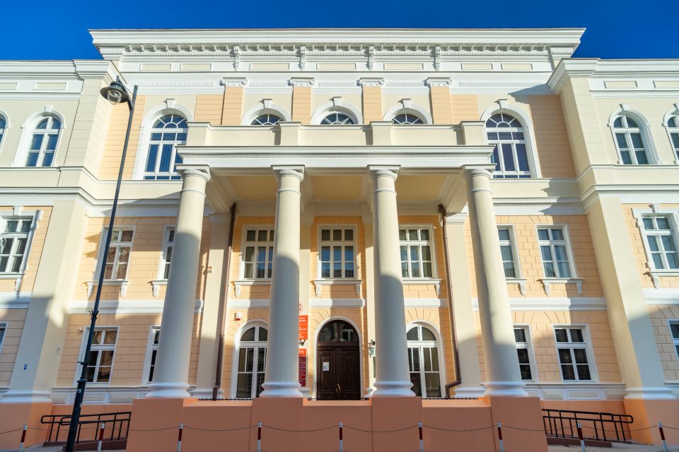 Budynek Wydziału Ekonomii i Finansów Uniwersytetu w Białymstoku.
