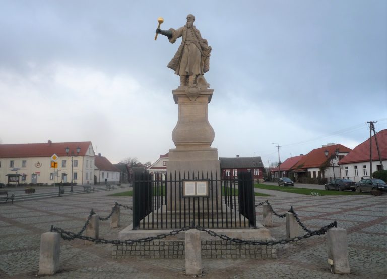 Pomnik przedstawiający Stefana Czarnieckiego, hetmana polnego litewskiego
