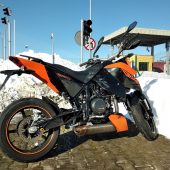 Skradziony motocykl, w tle zdjęcia przejście graniczne