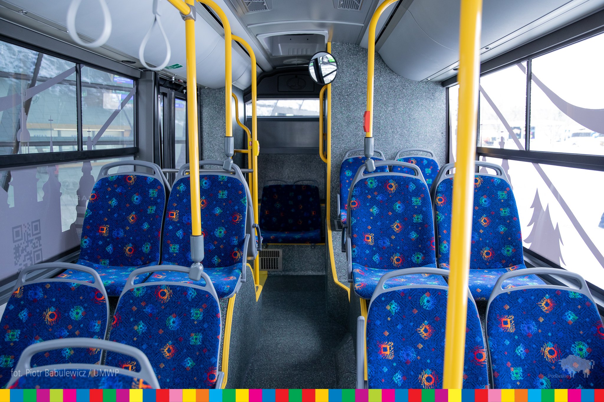 wnętrze autobusu podmiejskiego