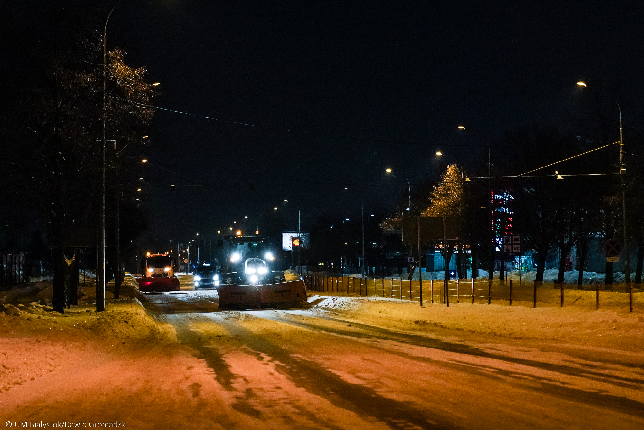 Pługopiaskarki na ulicach miasta