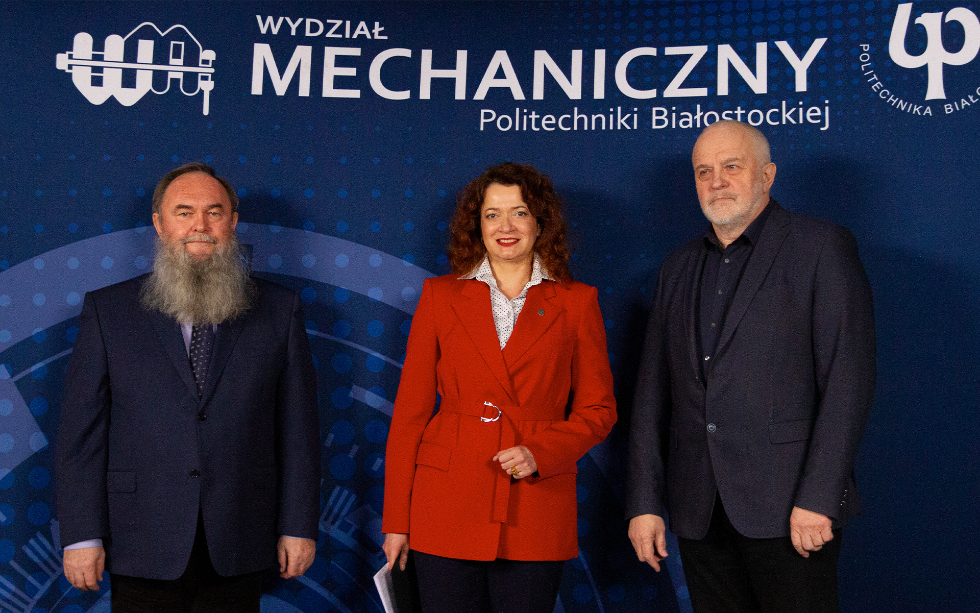 Władze PB na tle baneru z napisem Wydział Mechaniczny Politechniki Białostockiej