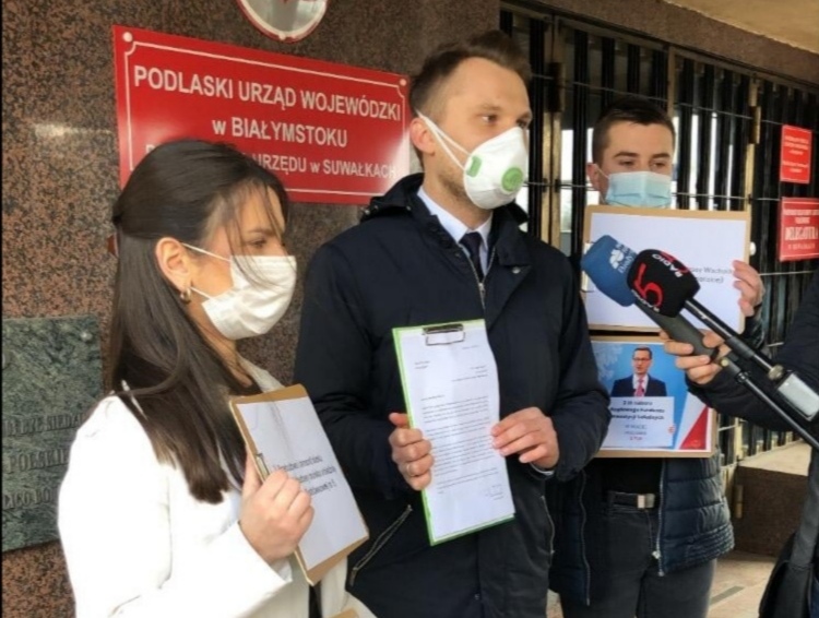Konferencja prasowa z udziałem posła Krzysztofa Truskolaskiego.