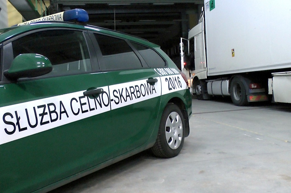 samochód służbowy służby celno-skarbowej