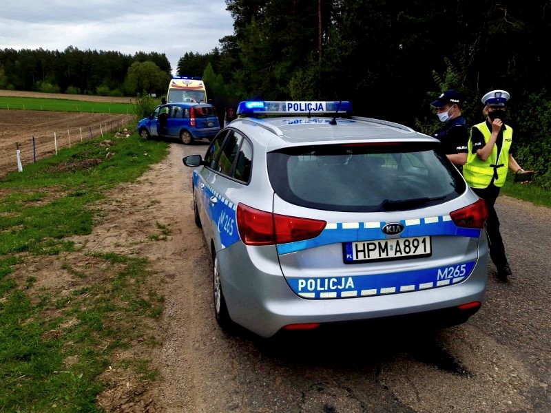 Policja zatrzymuje na drodze złodzieja samochodu