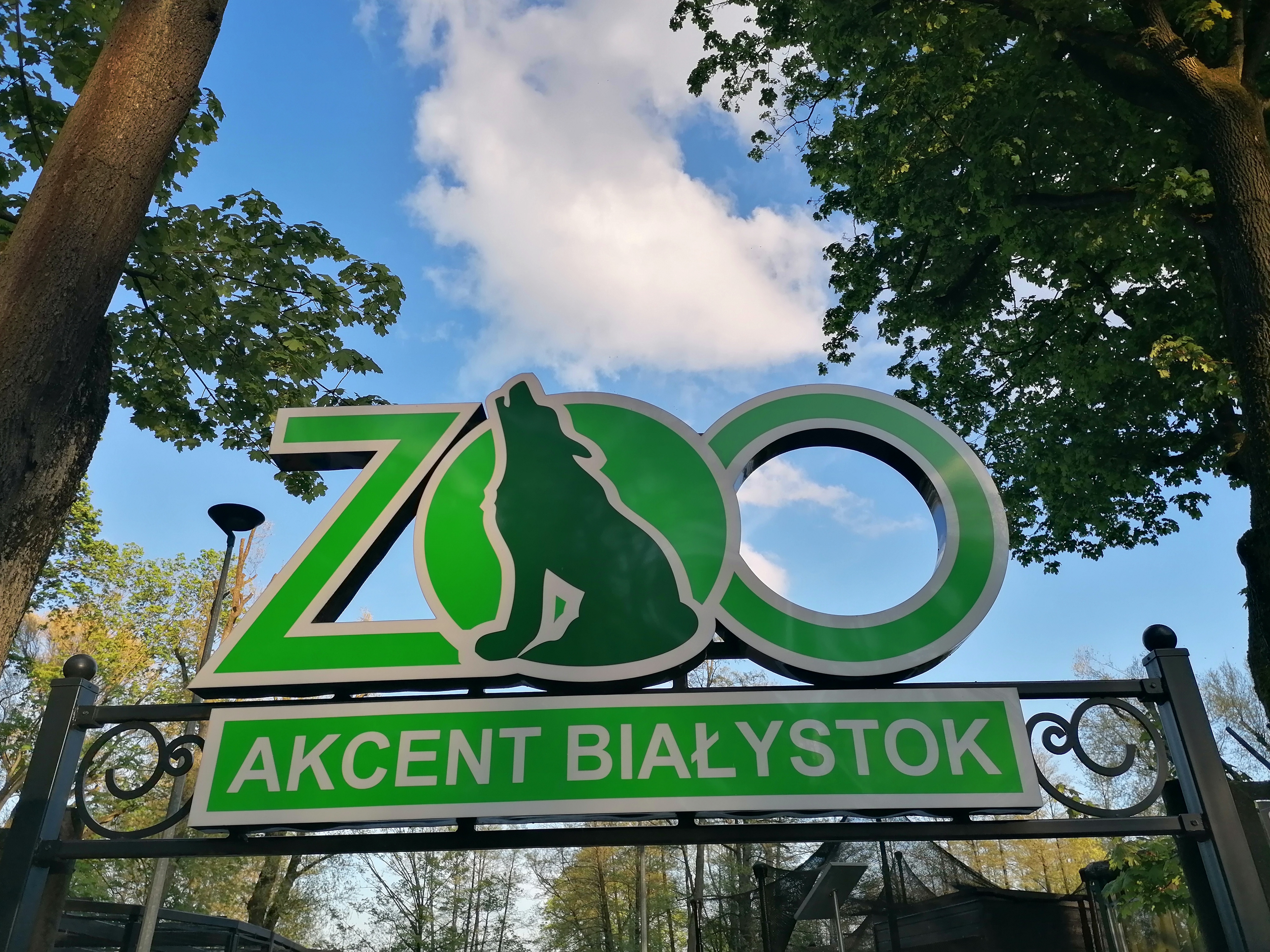 Tabliczka z napisem ZOO Akcent Białystok