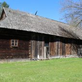 drewniana leśniczówka dziedzinka
