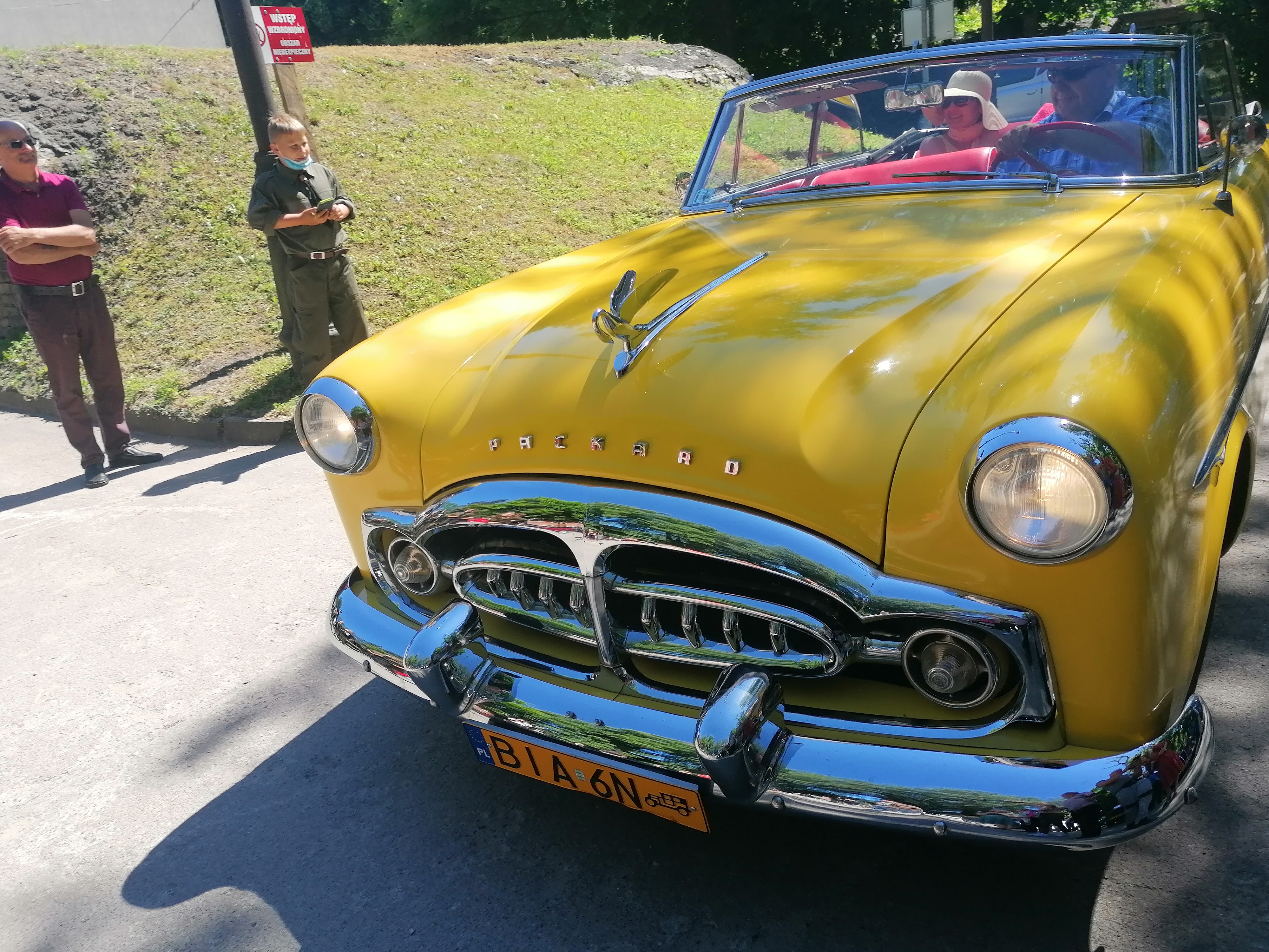 żółty samochód marki Packard