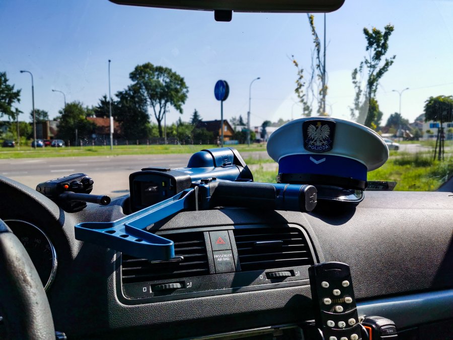 Wnętrze policyjnego radiowozu