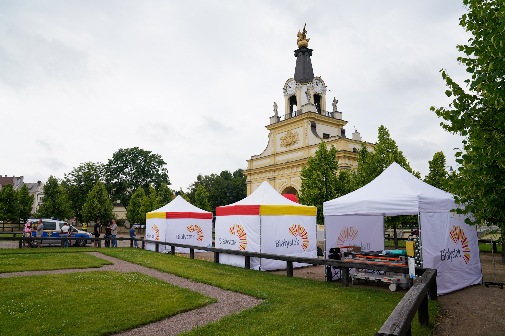 Trzy namioty - mobilne4 punkty szczepień