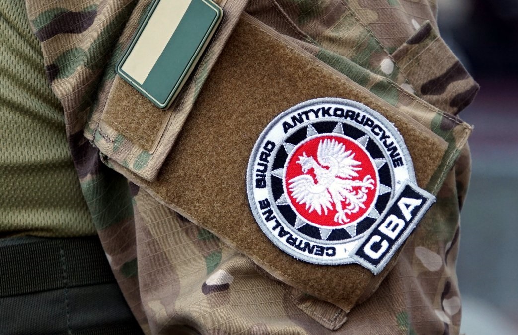 Fragment munduru z naszywką CBA