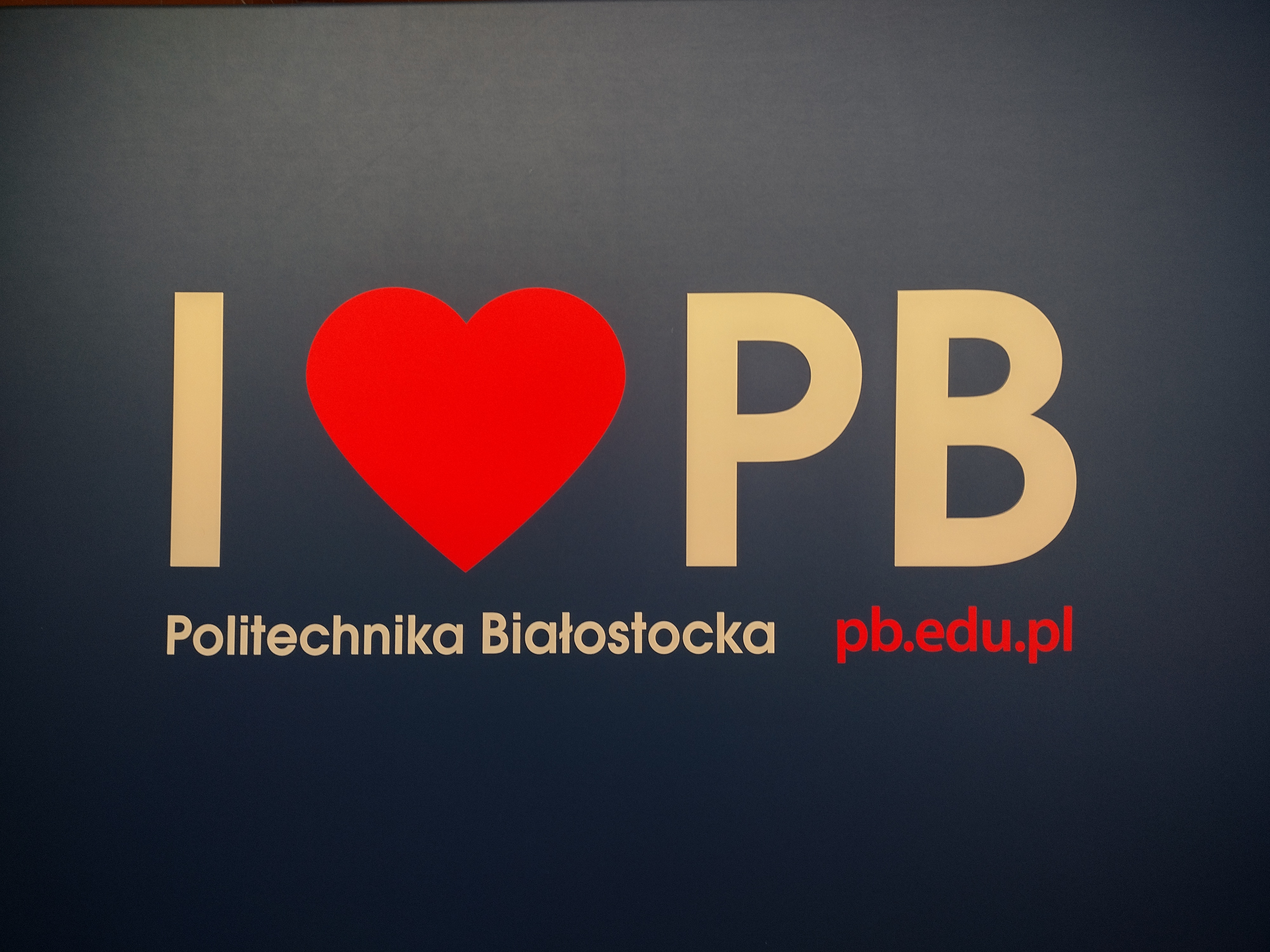 Napis: I love PB. Politechnika Białostocka. pb.edu.pl