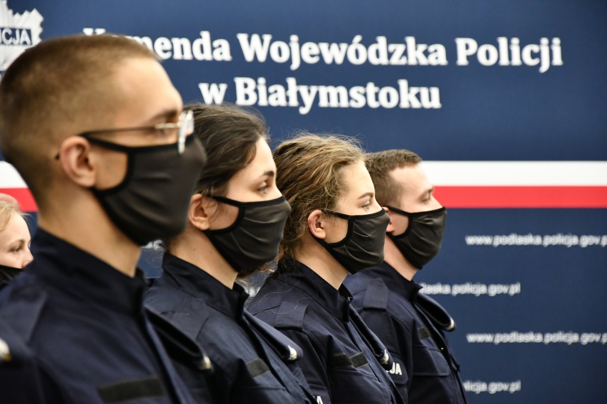 Nowi funkcjonariusze policji podczas ślubowania