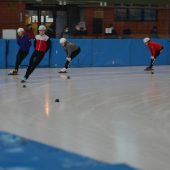 Kadra w short tracku trenuje na lodowisku BOSiR przed wyjazdem na igrzyska olimpijskie w Pekinie 2022