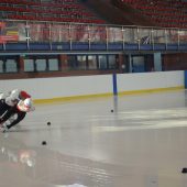 Kadra w short tracku trenuje na lodowisku BOSiR przed wyjazdem na igrzyska olimpijskie w Pekinie 2022