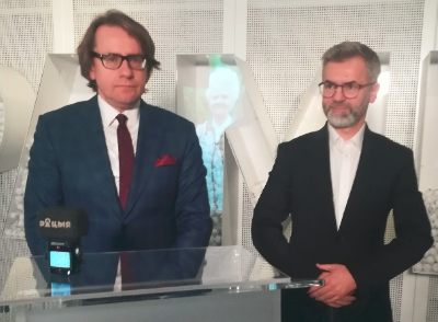 Konferencja prasowa w Muzeum Pamięcii Sybiru. Obok siebie stoją prof. dr hab. Wojciech Śleszyński, dyrektor Muzeum Pamięci Sybiru i Grzegorz Kuczyński, prezes Fundacji Białystok Biega