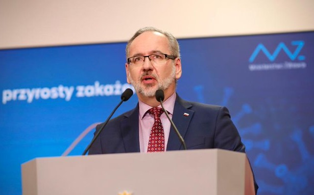 Mężczyzna na mównicy