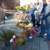 Ozdoby roślinne na straganie na jarmarku