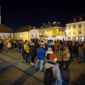 Tłum ludzi na demonstracji na Rynku Kościuszki