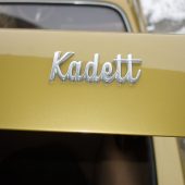 Zabytkowy żółty kadett