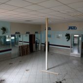 Puste i zdemontowane pomieszczenia klubu