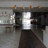 Puste i zdemontowane pomieszczenia klubu