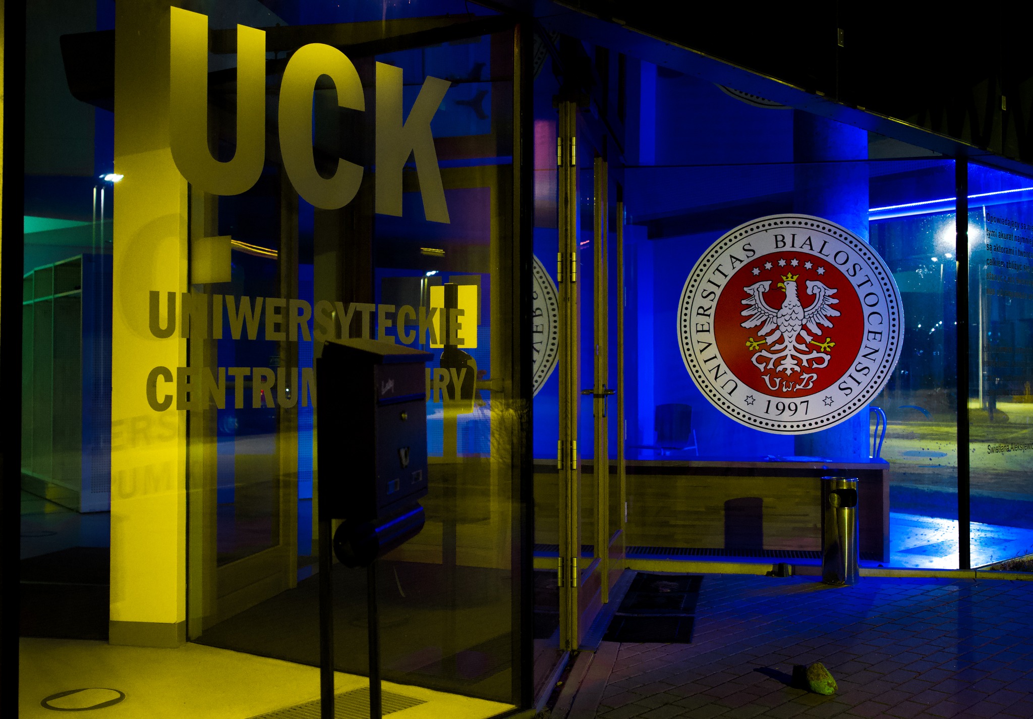 Wejście do budynku UCK