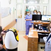 Robot Bobot w szpitalu
