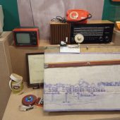 Zabytkowe radio, telefon, telewizor