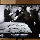 Archiwalne zdjęcia na telebimie
