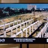 Archiwalne zdjęcia na telebimie