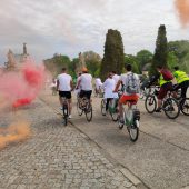 Studenci na rowerach