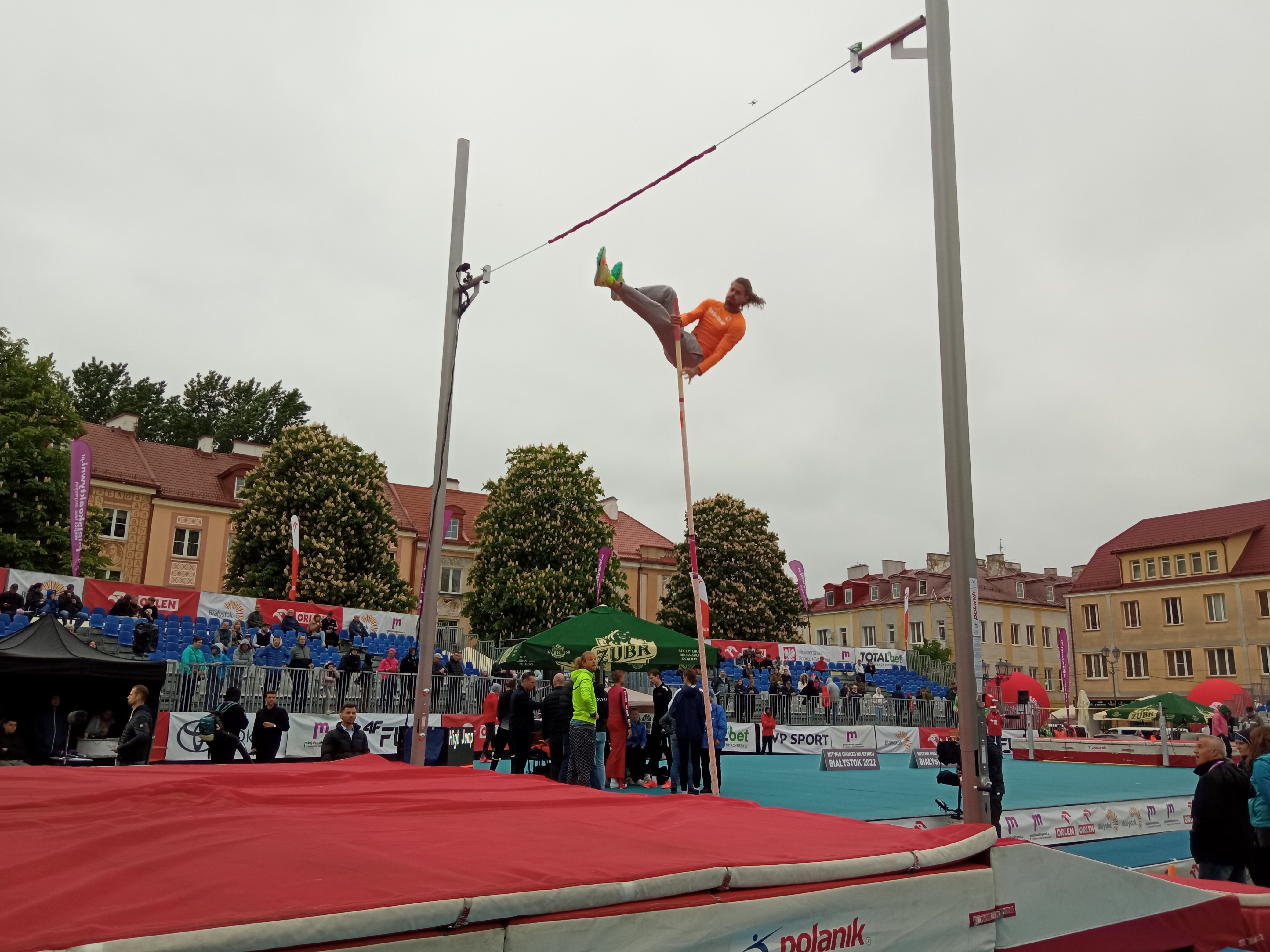 Zawodnik trenuje przed startem