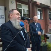 Dwaj mężczyźni przy mikrofonie
