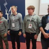 Uczniowie odbierają nagrody